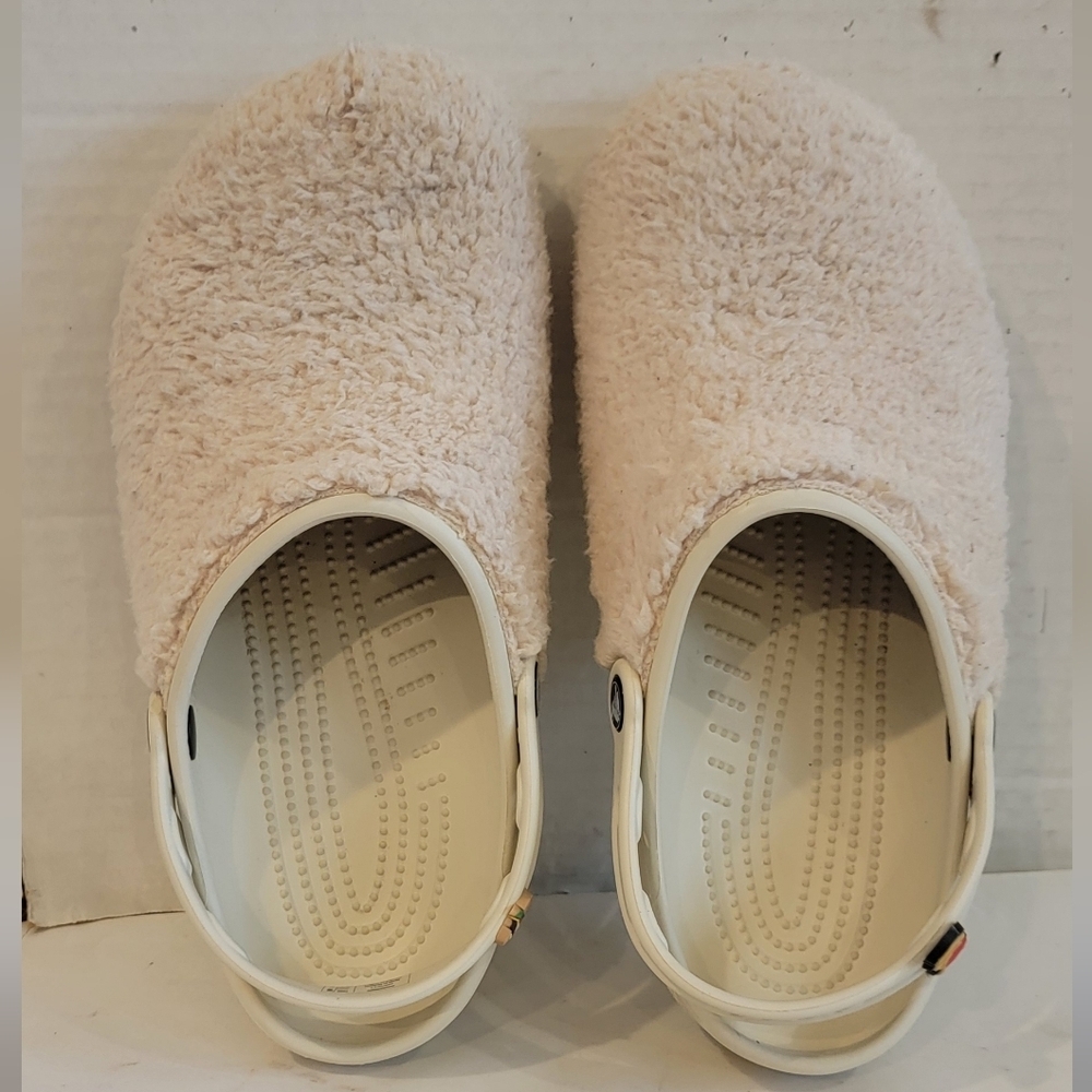 CROCS CLASSICS FUZZ MANIA‎ CLOGS (sz W 11 or M 9)